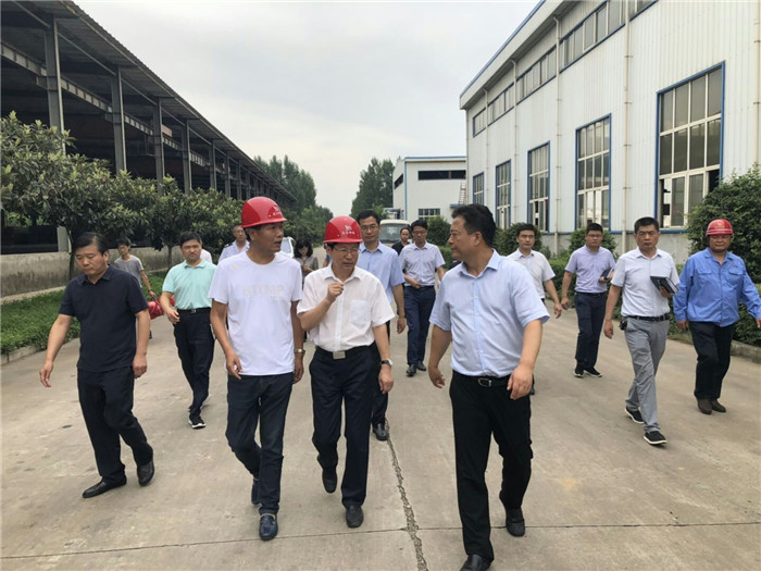 更换关于我们--领导关怀-2019年7月2日武功县委书记田一泓等领导一行来我司调研文字上面的图片.jpg