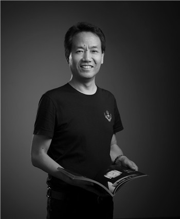 更换董事长寄语照片，照片需要简单处理一下，直接放上去的话看着不协调.jpg
